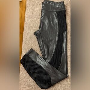 Fabletics MOTION365+ CONTOUR HIGH-WAISTED LEGGING
Size large
New with tags